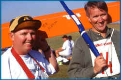 Espen Torp/N und Helfer Egil Myr/N mitMasterpiece nach seinem Speed-WR 1997 in Ankara